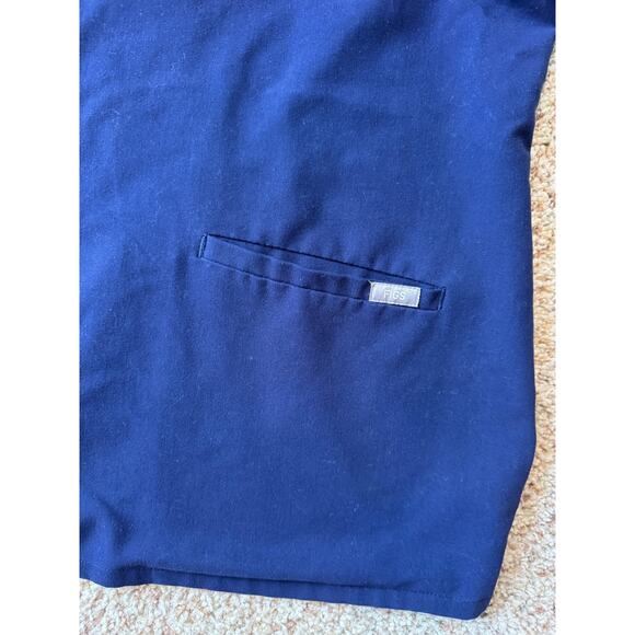 FIGS 2 pocket Scrubs Top; Technical Collection; Size L; Blue - Picture 5 of 8